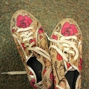 Iam selling my coach shoes